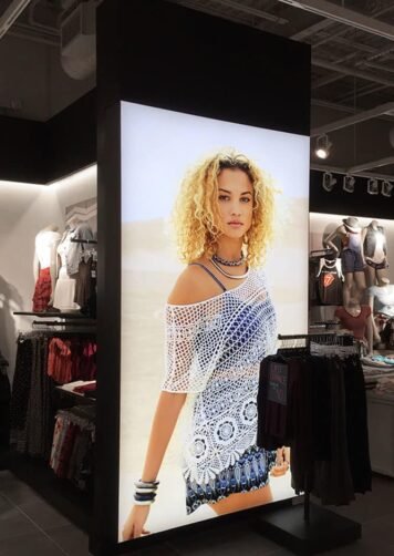 SEG-display-clothing-lightbox